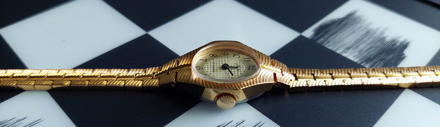 Soviet watch - "Luch", new condition watch, with beautiful bracelet , Vintage Watch ,Womens watch ,gold watch , Mechanical watch