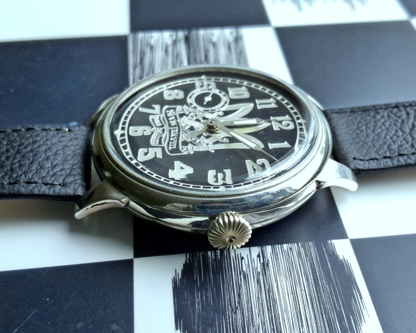 Vintage watch with Trident - "Si vis pacem, para bellum"