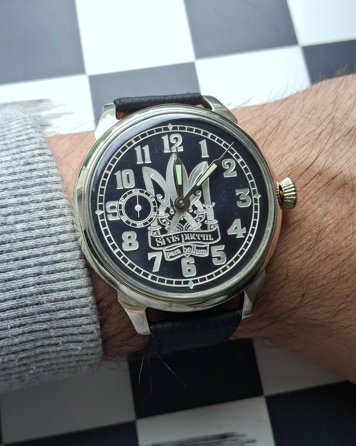 Vintage watch with Trident - "Si vis pacem, para bellum"