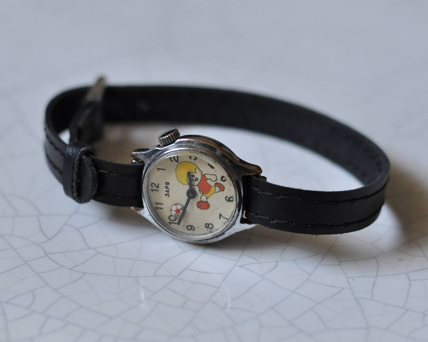 Children watch "Zaria" , football watch, soccer watch