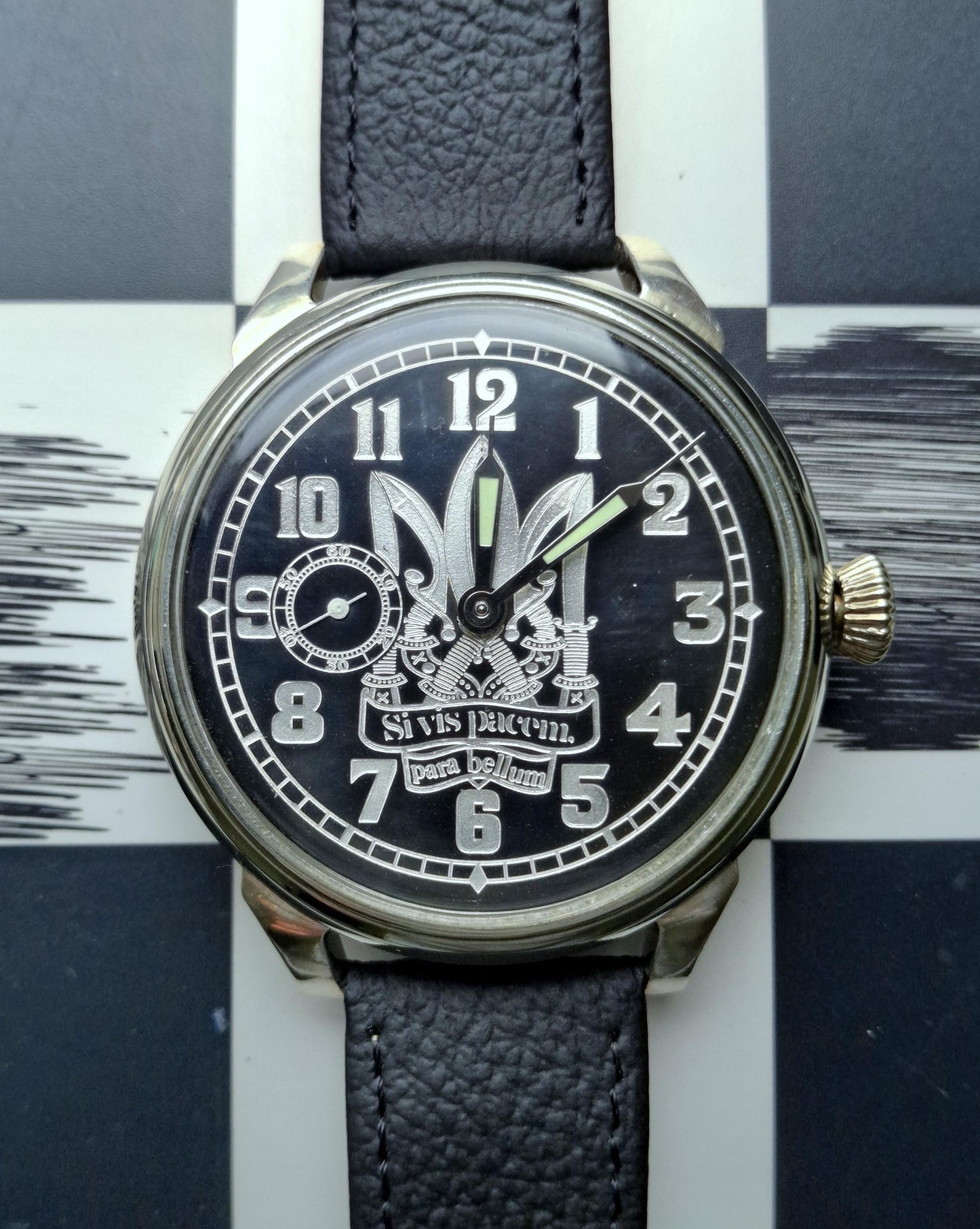 Vintage watch with Trident - "Si vis pacem, para bellum"